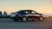 Lexus ES.