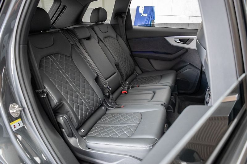 Audi Q7 55 TFSI e *S-LINE*4x4*AIR*DPH* - fotka 13 z 52