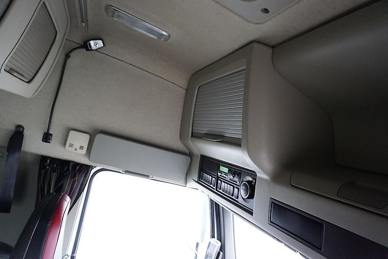Volvo FM (2016) 460 / E 6 / IZOTERMA + WINDA / - fotka 44 z 45