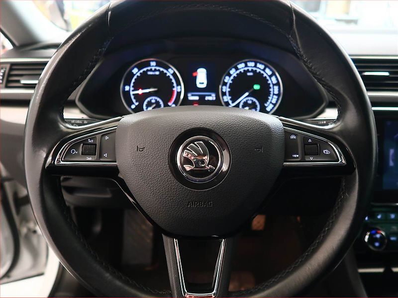 Škoda Superb (2019) 2.0 TDI, Automat, Kůže, Navi - fotka 16 z 19