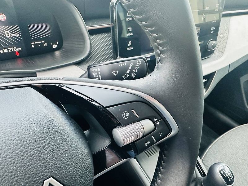 Škoda Scala Top Selection 1,0 TSI 85kW MT6 - fotka 11 z 27