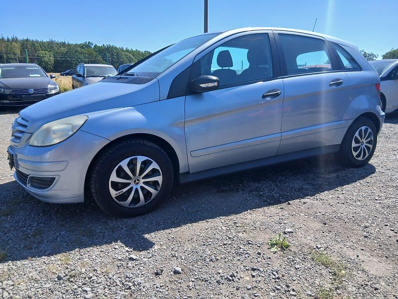 Mercedes-Benz Třídy B 170i, nová STK, celoroční pneu - fotka 19 z 36