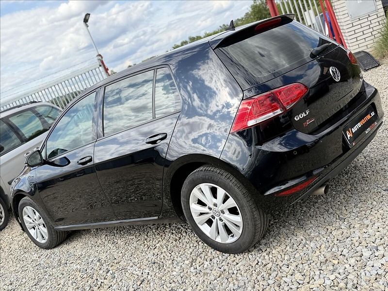 Volkswagen Golf 1,6 TDI 81kW DSG NAVI - fotka 7 z 27