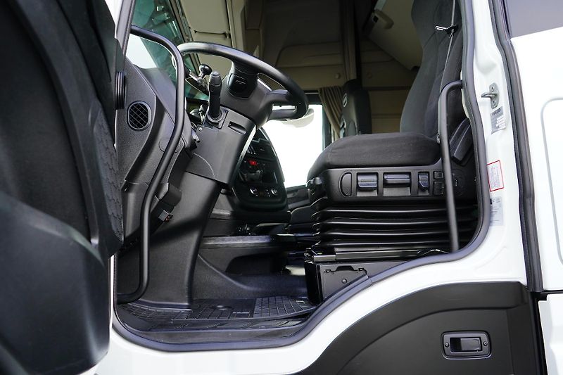 Iveco S-WAY (2021) 420 / E 6 / KONTENER + WINDA / - fotka 26 z 47