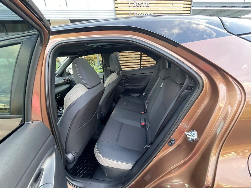 Toyota Yaris Cross 1.5 HSD 4x4 Executive Tech VIP - fotka 23 z 31