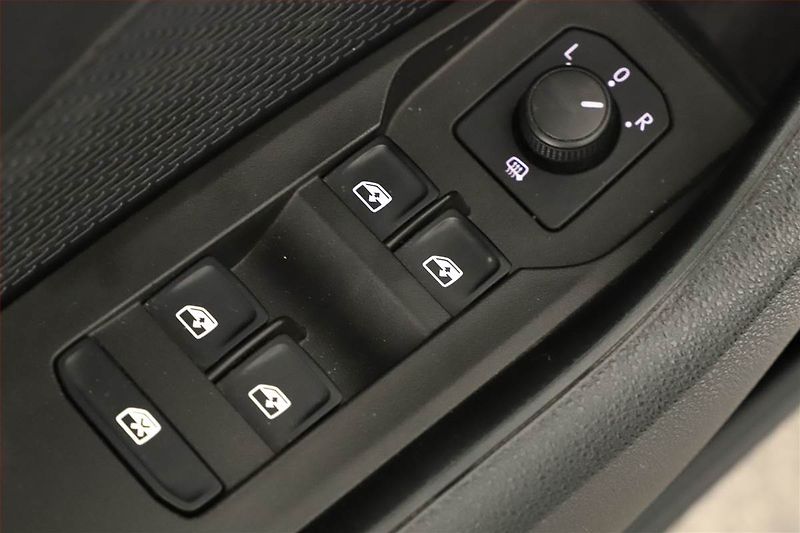 Škoda Octavia (2022) Ambition 2.0 TDI, ČR,1.maj - fotka 9 z 19
