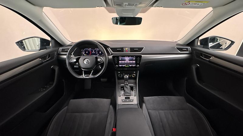 Škoda Superb 2.0 TSI DSG Style - fotka 8 z 31