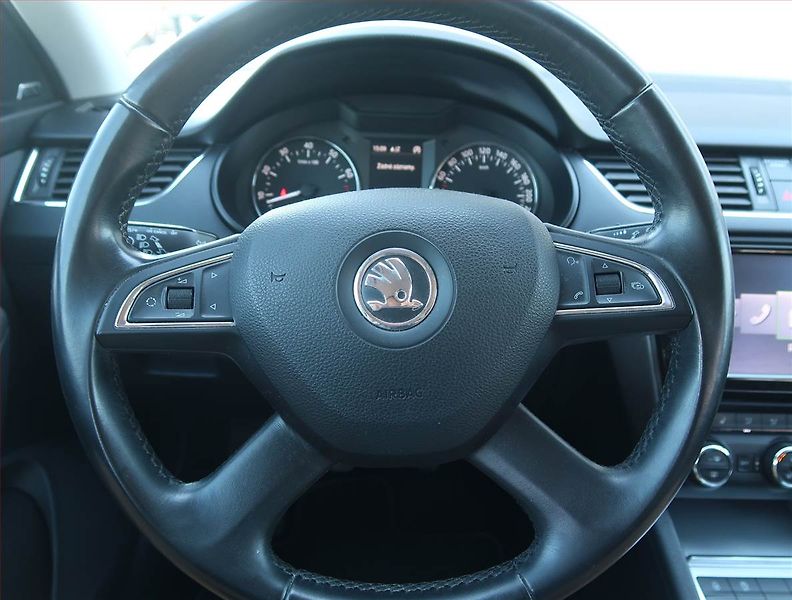 Škoda Octavia (2013) 1.4 TSI, Serv.kniha, Navi - fotka 16 z 19
