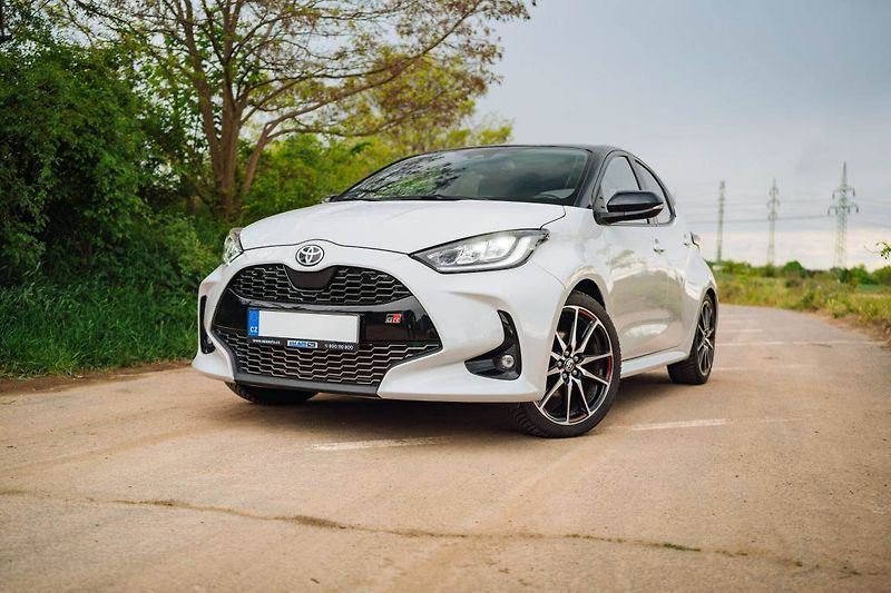 Toyota Yaris (2023) 1.5 VVT-i Hybrid - fotka 5 z 32