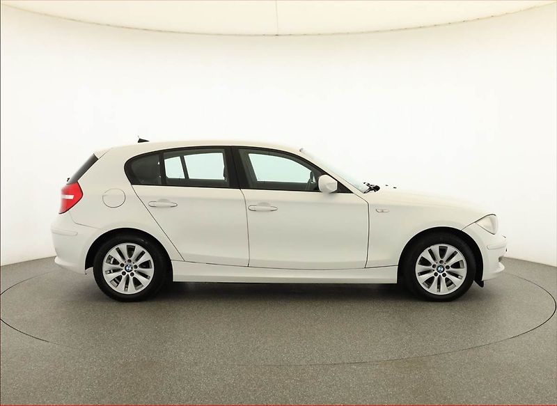BMW Řada 1 (2011) 116d, Serv.kniha - fotka 6 z 16
