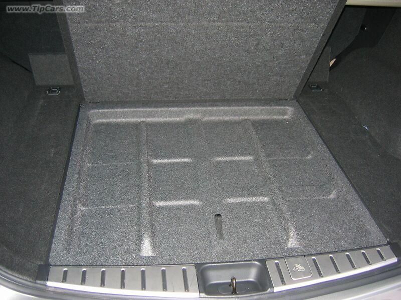 Murano se hodí spíše na silnice než do terénu. Podvozek zase tak extrémně vysoký není.