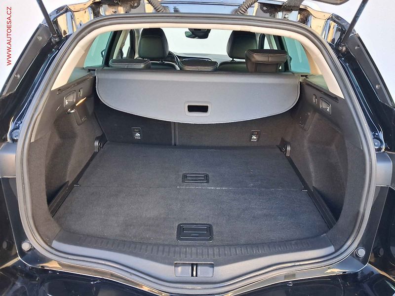 Renault Mégane (2023) 1.3 TCe, LED, navi, kamera - fotka 7 z 18