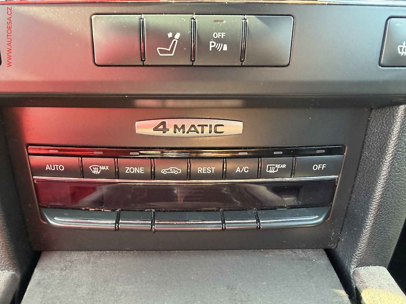 Mercedes-Benz Třídy E (2010) 350CDi 4Mat, kůže, autoAC - fotka 16 z 24