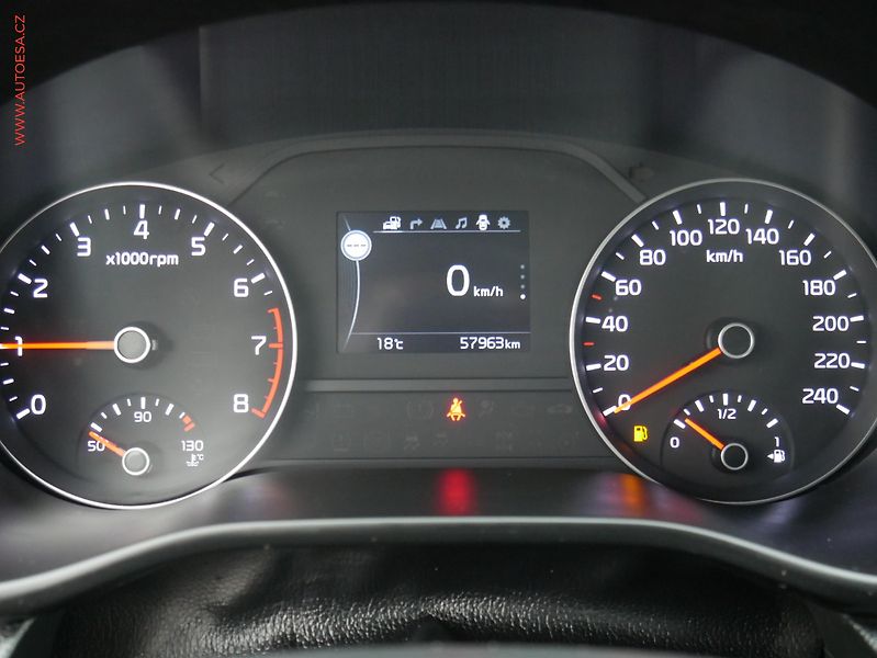 Kia Sportage (2016) 1.6 GDi, ČR, Active, navi - fotka 16 z 22