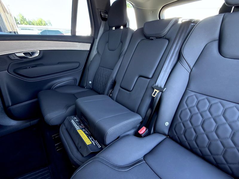 Volvo XC90 T8 AWD RECH. PLUS DARK+ kola - fotka 14 z 51