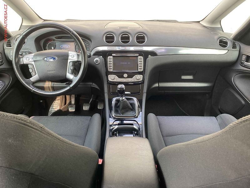 Ford S-MAX (2010) 2.2 TDCi, Titanium - fotka 8 z 20