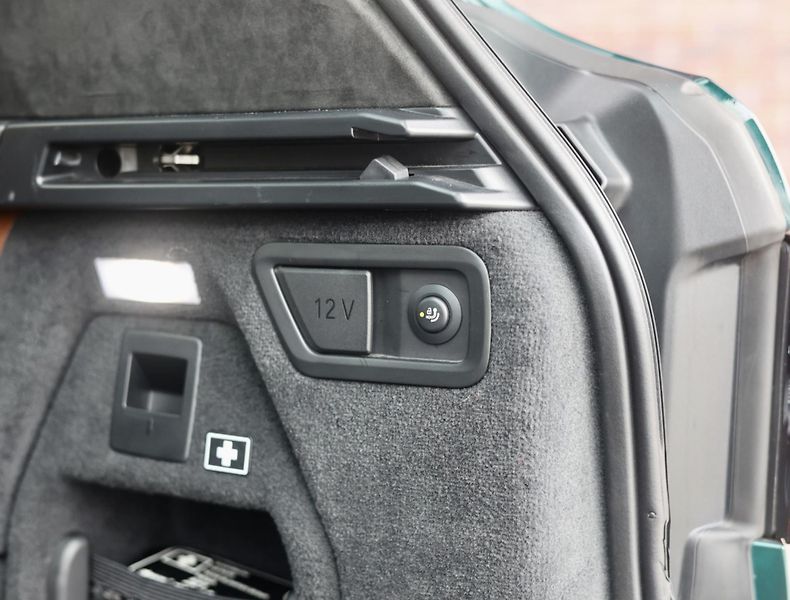 BMW X7 (2023) ALPINA XB7 4.4 V8 Skylounge - fotka 51 z 52