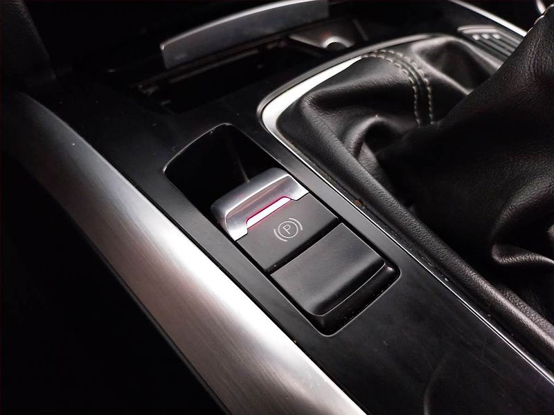 Audi A4 (2010) 2.0 TDI, Serv.kniha, Xenony - fotka 19 z 21
