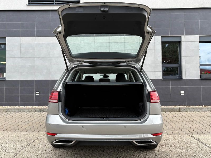 Volkswagen Golf Variant 1.4TGI 81 kW Highline ČR,1.MAJ - fotka 41 z 50