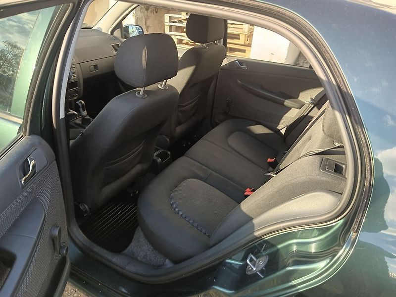 Škoda Fabia 1.4 16V Comfort - fotka 14 z 20