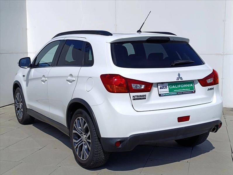 Mitsubishi ASX 1,6 DI-D 4x4 Kamera Navigace - fotka 10 z 37