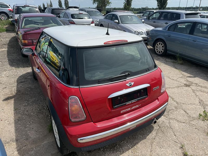 Mini Cooper (2003) 1.6 85kw - fotka 14 z 14