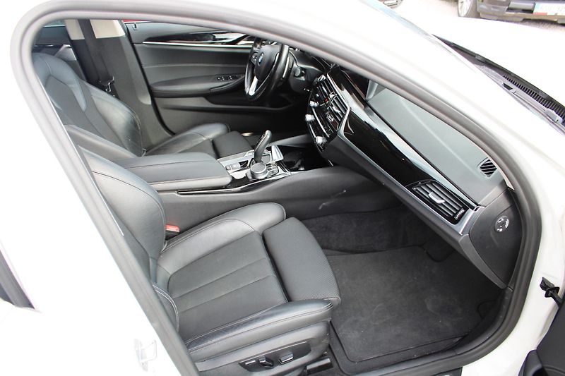 BMW Řada 5 (2019) 520d SPORT X-DRIVE LED KŮŽE - fotka 13 z 18