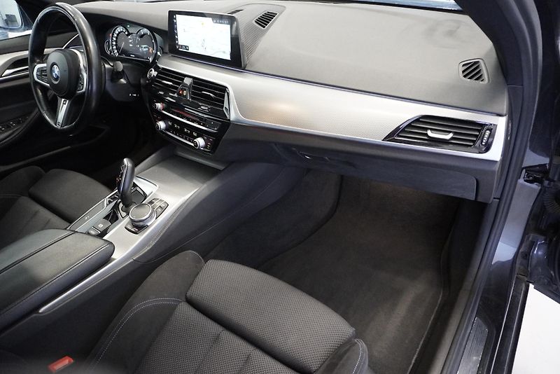 BMW Řada 5 520D TOURING XDRIVE STEPTRONIC - fotka 28 z 29