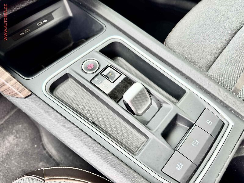 Seat Leon (2021) 2.0 TDi, Xcellence, DSG, TZ - fotka 13 z 17