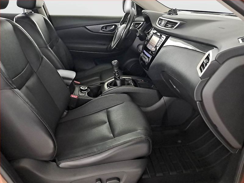 Nissan X-Trail (2016) 1.6 dCi, 4X4, Kůže, Navi - fotka 9 z 17