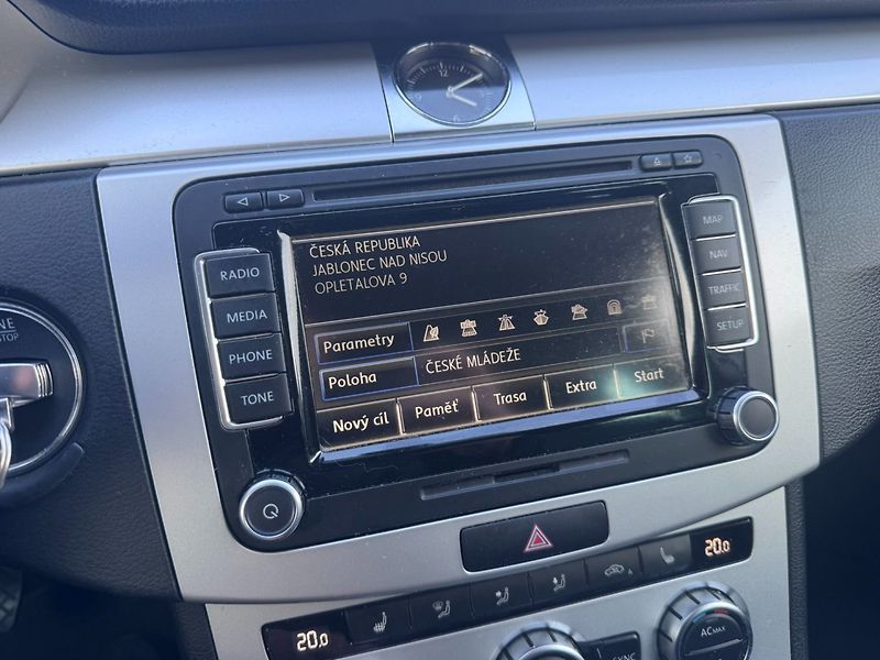 Volkswagen Passat (2012) 1,6 TDI 77 KW KOLA STK - fotka 25 z 46