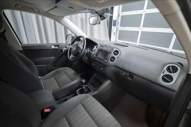 Volkswagen Tiguan 1,4 TSI KAMERA VÝHŘEV TAŽNÉ ČR - fotka 7 z 38
