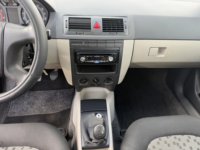 Škoda Fabia 1.2i - fotka 16 z 20