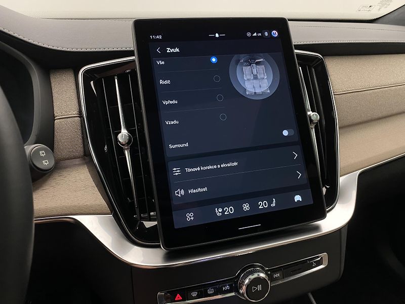 Volvo XC90 (2025) T8 AWD Plug-in DARK ULTRA - fotka 68 z 75