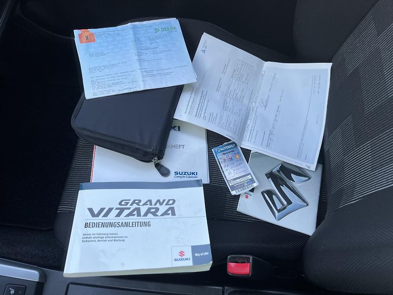 Suzuki Grand Vitara 2,4i 122KW,4x4+UZÁVĚRKA,DIGIKL - fotka 32 z 38