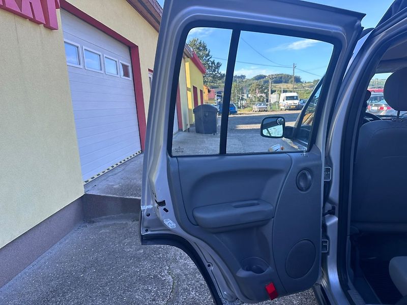 Jeep Cherokee (2005) Renegade 3.7i LPG/4x4/Tažné - fotka 13 z 29