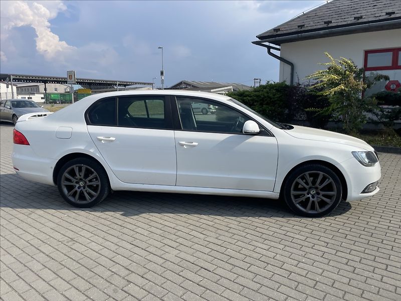 Škoda Superb 2,0 TDi 103kw Elegance Facelif - fotka 29 z 30