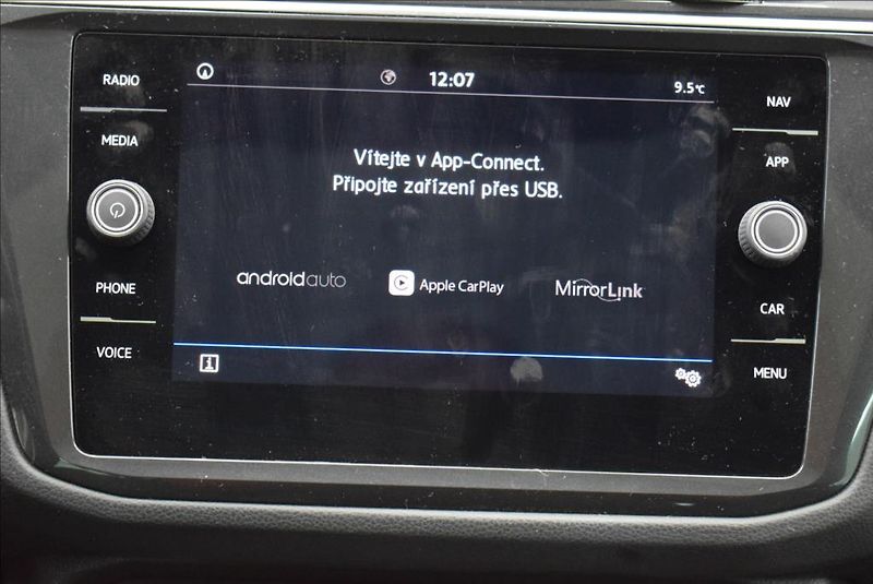 Volkswagen Tiguan 2,0 TDi, virtual,pano,navi, - fotka 21 z 44