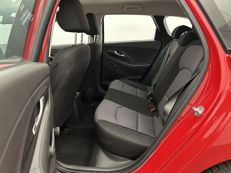 Hyundai i30 1.5 GDi Start Plus kombi - fotka 17 z 21