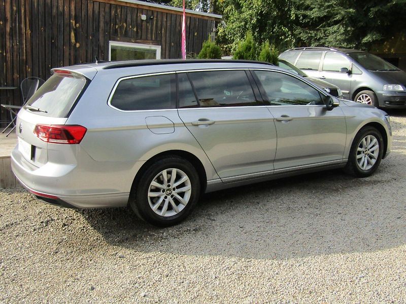Volkswagen Passat (2021) 2.0 TDI 110kW DSG ACC - fotka 10 z 46