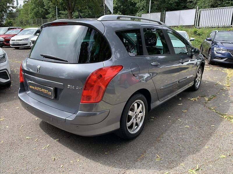 Peugeot 308 1,6 HDI  SW 7.MÍST - fotka 8 z 18
