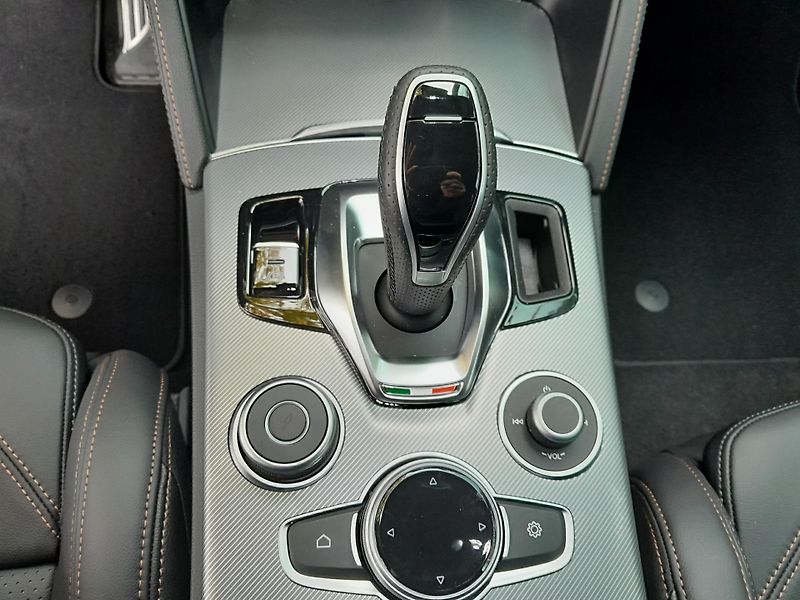 Alfa Romeo Stelvio (2026) Intensa  4x4 2,0 280PS - fotka 31 z 37