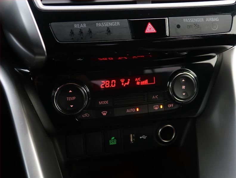 Mitsubishi Eclipse Cross (2019) 1.5 T-MIVEC, Tempomat - fotka 17 z 22