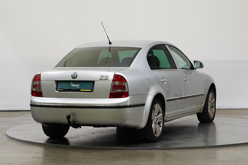 Škoda Superb - fotka 2 z 25