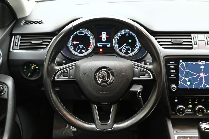 Škoda Octavia 2,0 TDI 110kW Tažné DSG Záruka - fotka 18 z 29