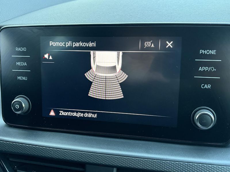 Škoda Scala (2023) 1.0/ACC/P.SENZORY/BEZ NEHODY - fotka 17 z 24