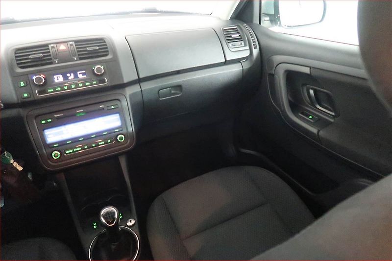 Škoda Fabia (2011) Elegance 1.2 TSI, Tempomat - fotka 8 z 15