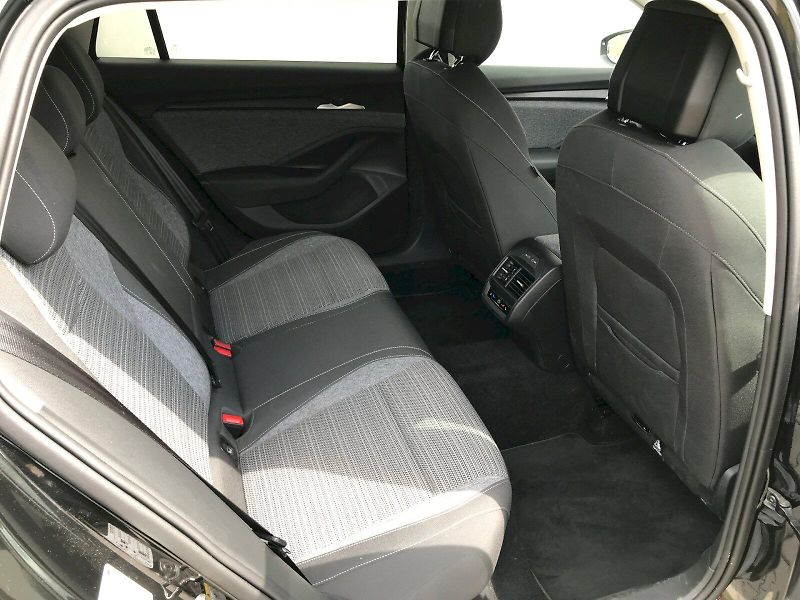Škoda Superb (2025) COMBI SELEC TD 110/2.0 A7F - fotka 11 z 30
