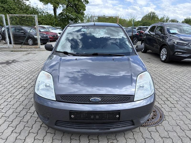 Ford Fiesta 1.3i 51 kW - fotka 2 z 12