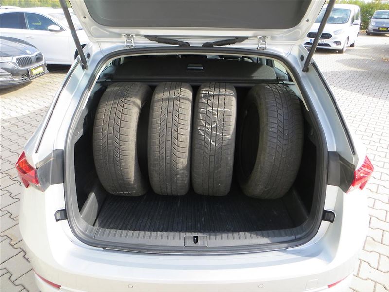 Škoda Octavia 2,0 TDI Ambition ČR - fotka 7 z 24